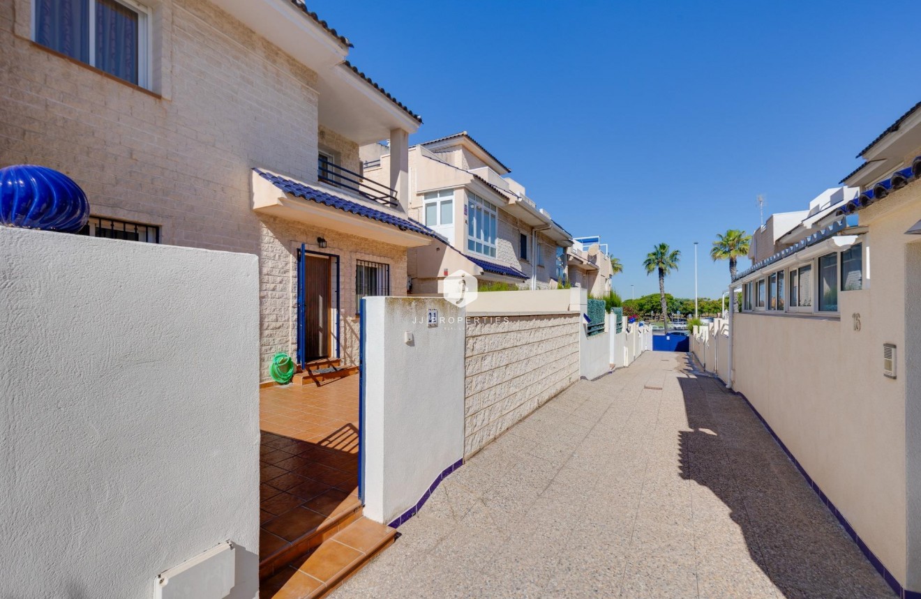 D'occasion - Chalet -
Torrevieja - La veleta