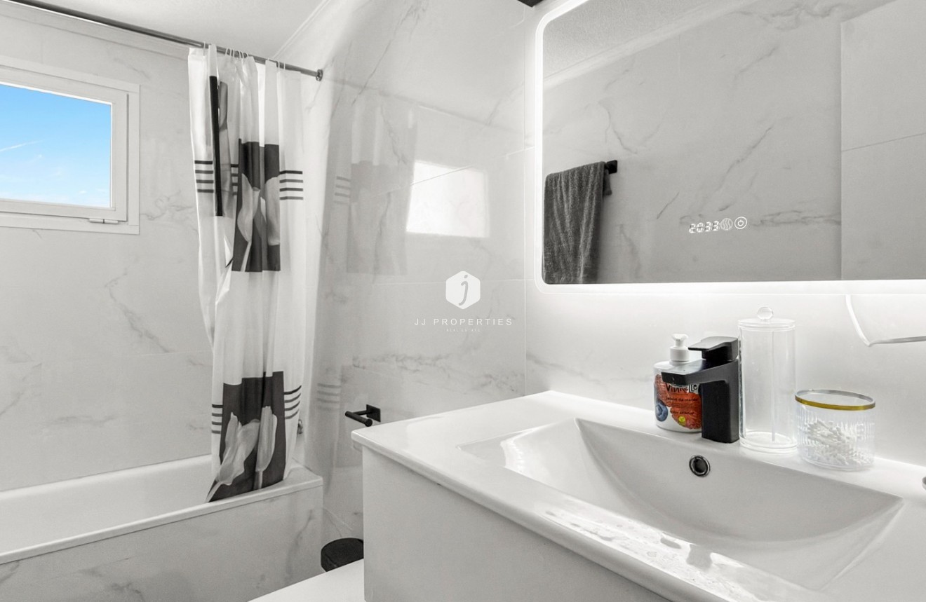 D'occasion - Appartement -
Torrevieja - Costa Blanca