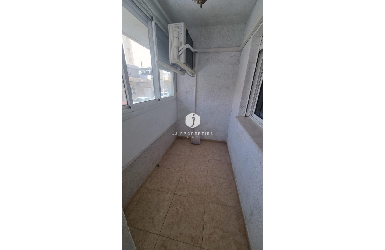 Aus zweiter Hand - Wohnung -
Torrevieja - Centro