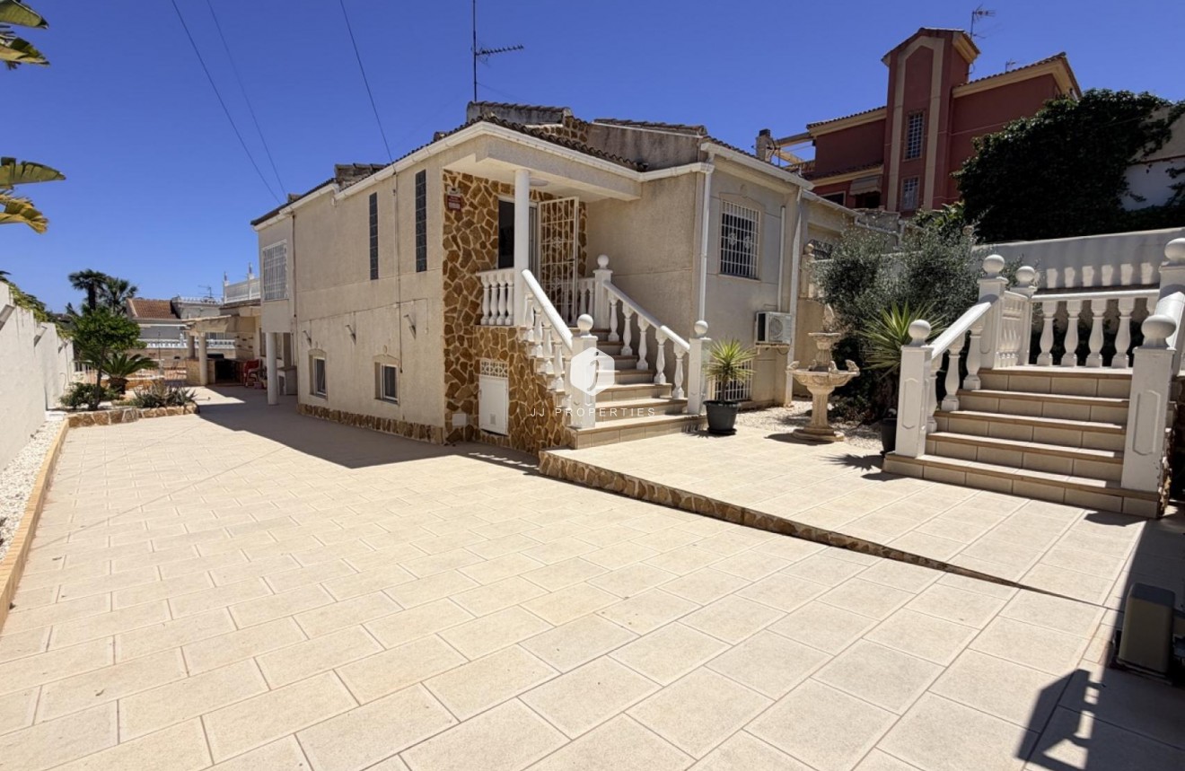 Aus zweiter Hand - Villa -
Torrevieja - Costa Blanca