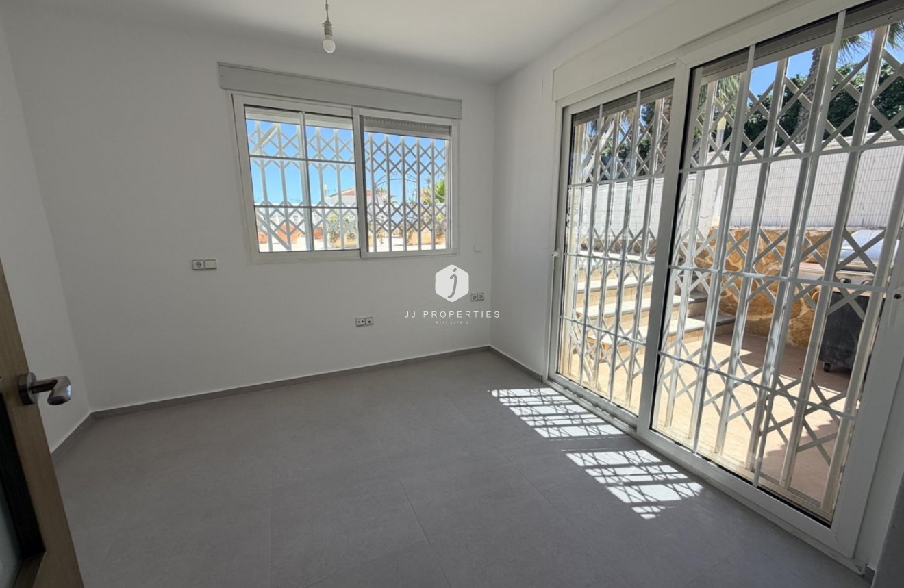 Aus zweiter Hand - Villa -
Torrevieja - Costa Blanca