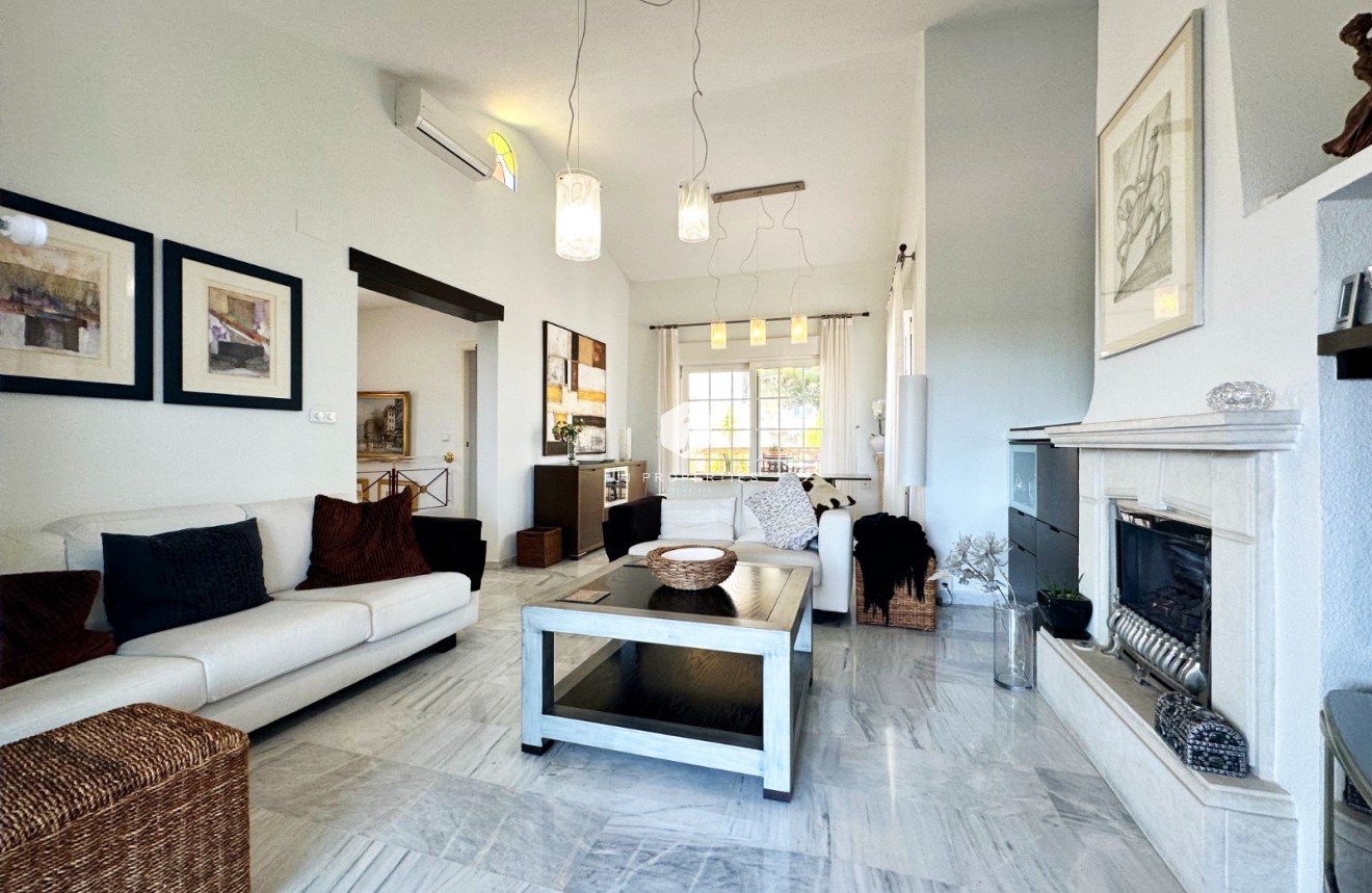 Z drugiej ręki - Villa -
Orihuela Costa - Costa Blanca