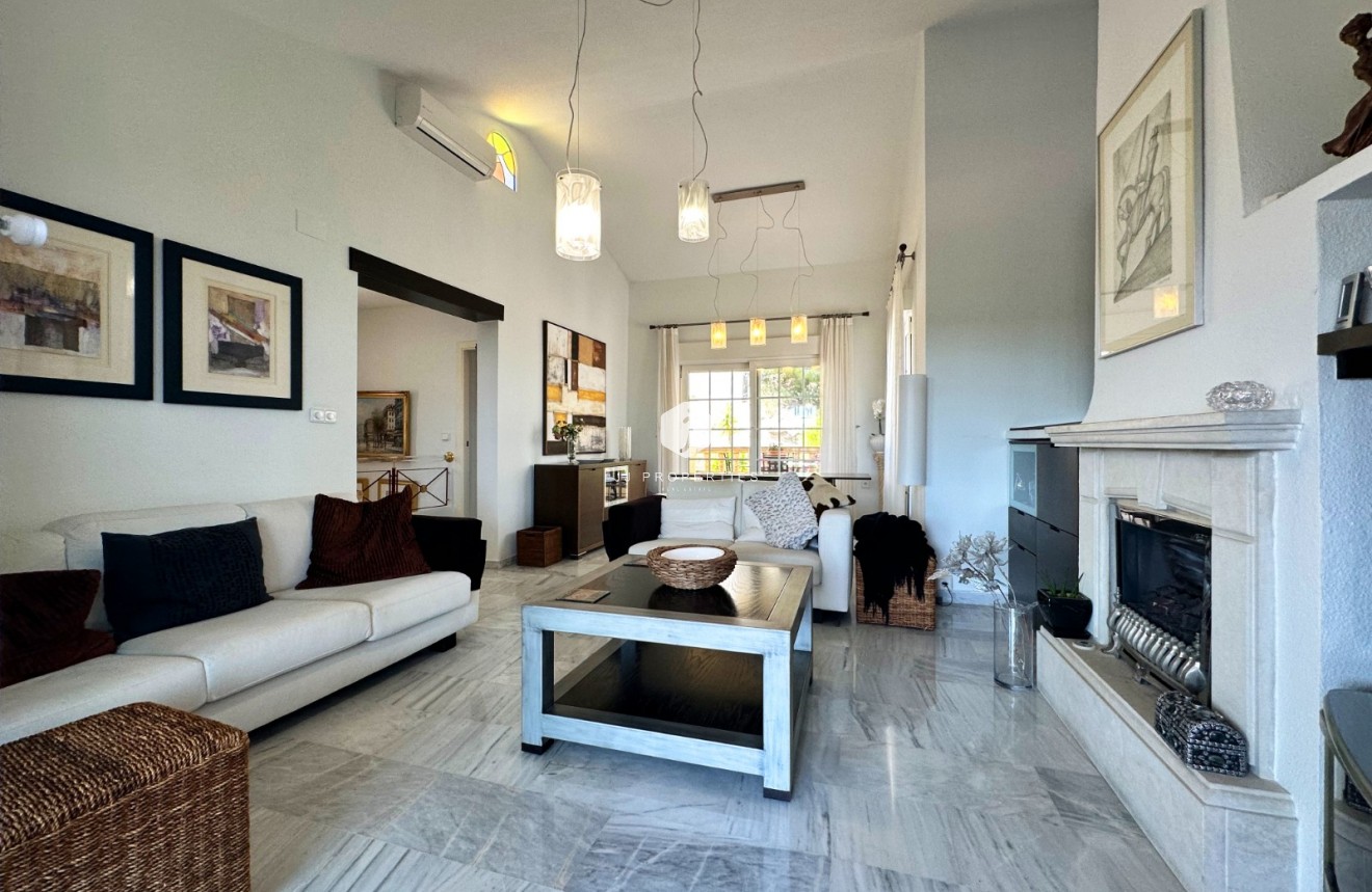 Z drugiej ręki - Villa -
Orihuela Costa - Costa Blanca
