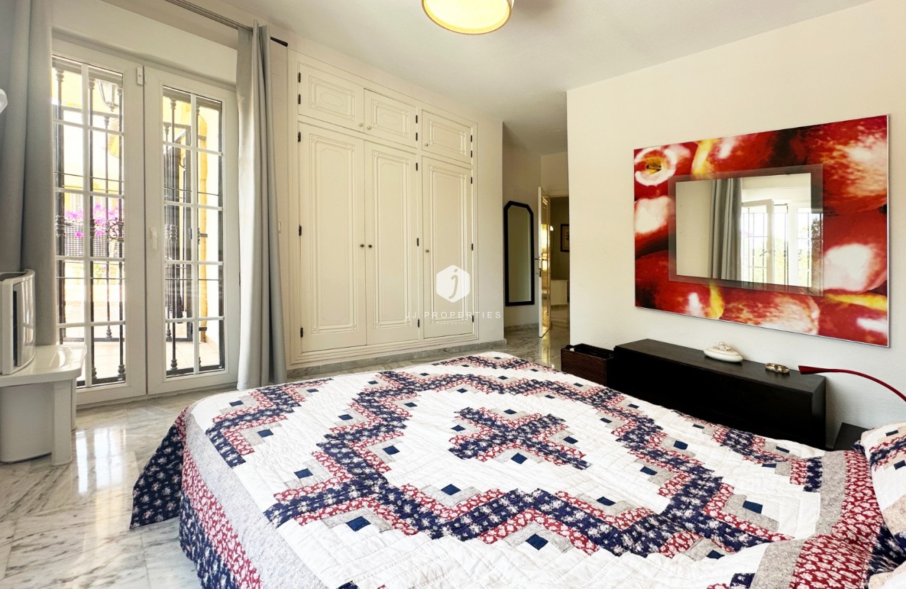 Z drugiej ręki - Villa -
Orihuela Costa - Costa Blanca