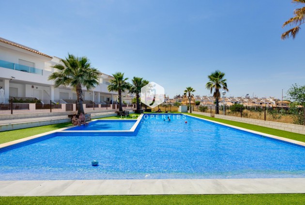 Z drugiej ręki - Szalet -
Torrevieja - Los Balcones