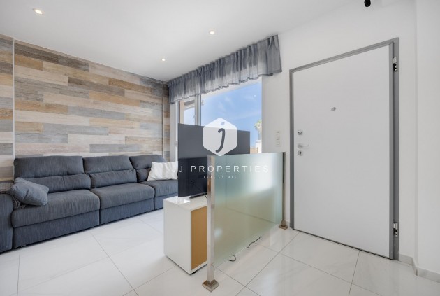 Z drugiej ręki - Szalet -
Torrevieja - Los Balcones