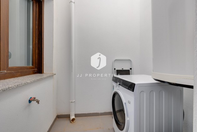 Z drugiej ręki - Szalet -
Torrevieja - Los Balcones
