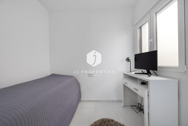 Z drugiej ręki - Szalet -
Torrevieja - Los Balcones