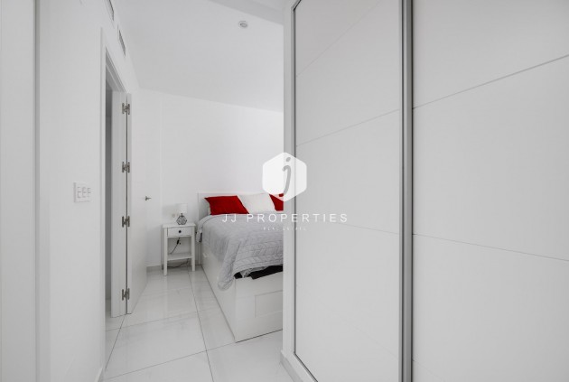 Z drugiej ręki - Szalet -
Torrevieja - Los Balcones