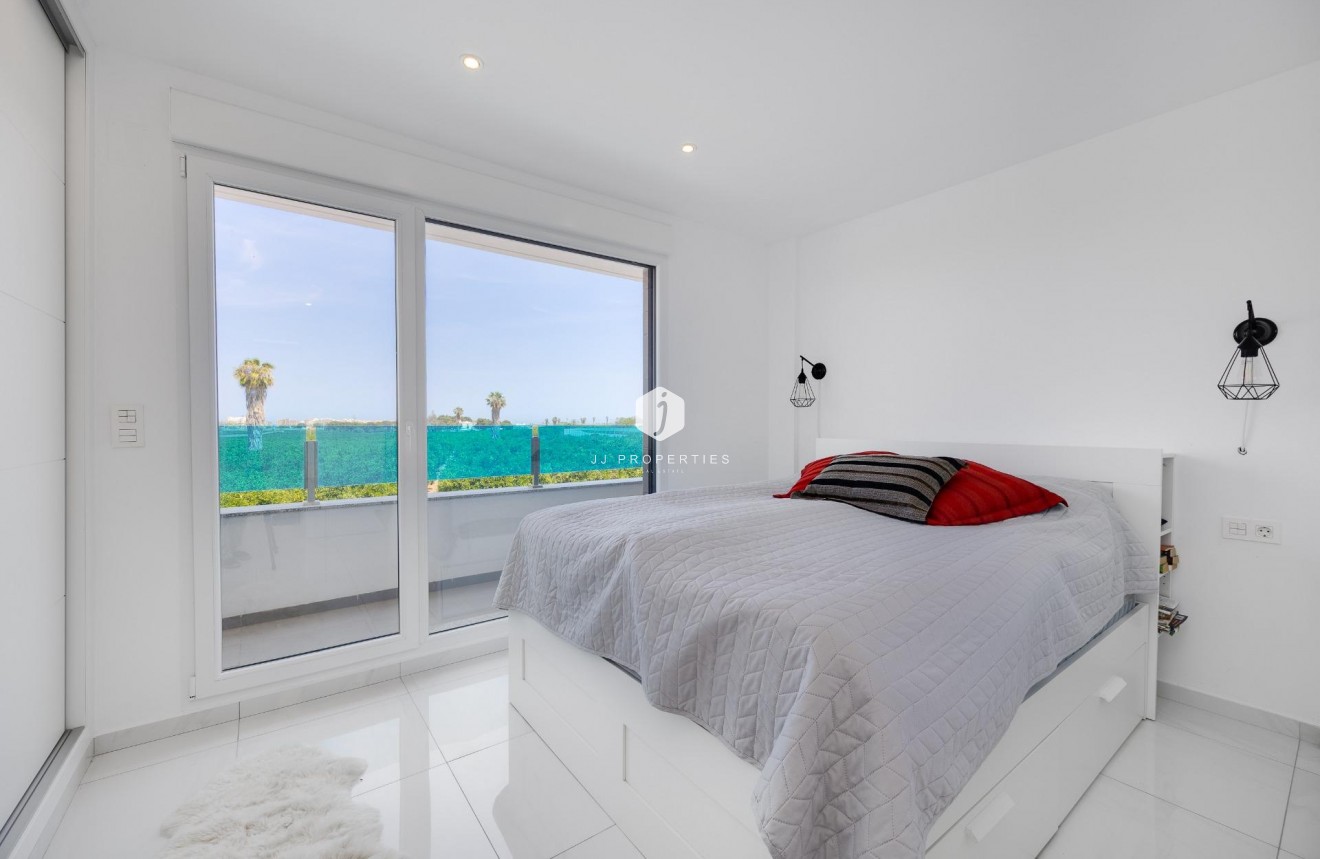 Z drugiej ręki - Szalet -
Torrevieja - Los Balcones
