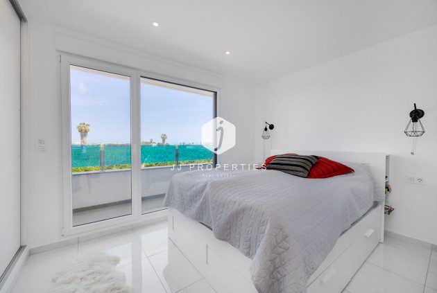 Z drugiej ręki - Szalet -
Torrevieja - Los Balcones