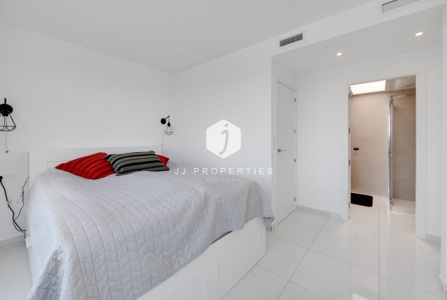 Z drugiej ręki - Szalet -
Torrevieja - Los Balcones