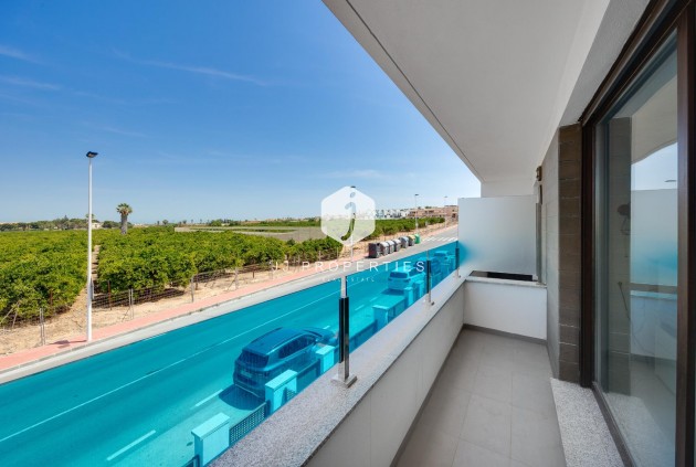 Z drugiej ręki - Szalet -
Torrevieja - Los Balcones