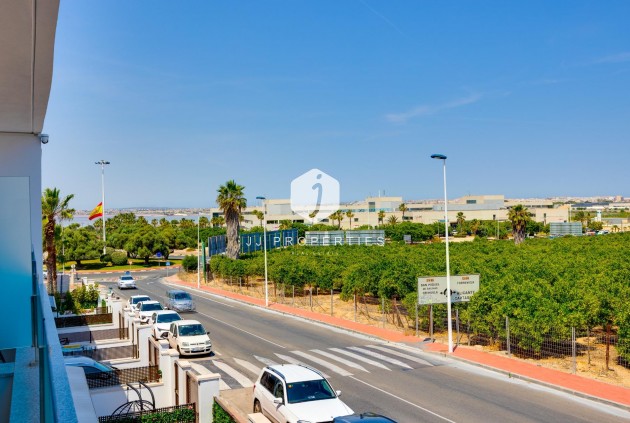 Z drugiej ręki - Szalet -
Torrevieja - Los Balcones