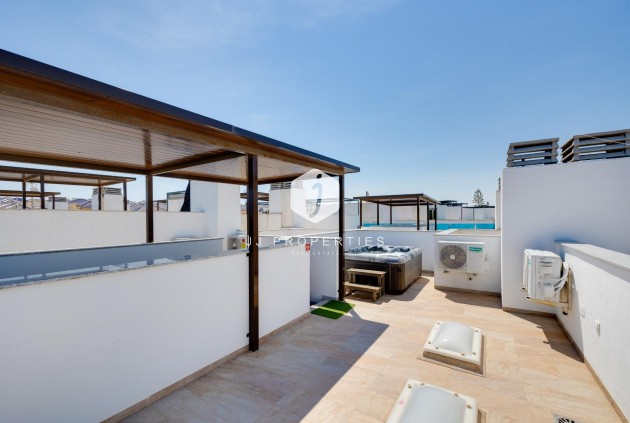 Z drugiej ręki - Szalet -
Torrevieja - Los Balcones