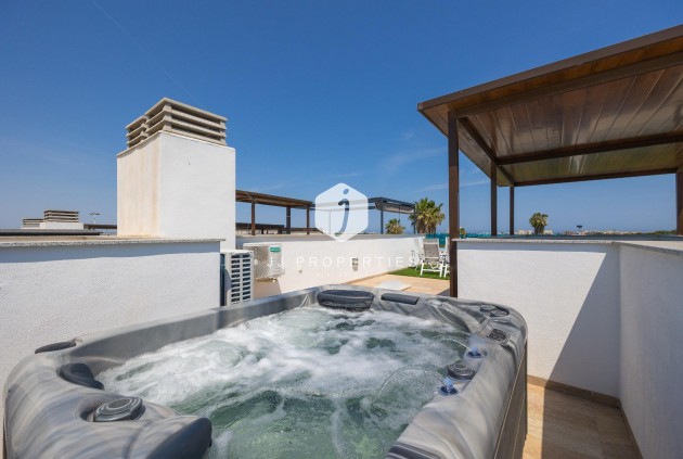 Z drugiej ręki - Szalet -
Torrevieja - Los Balcones