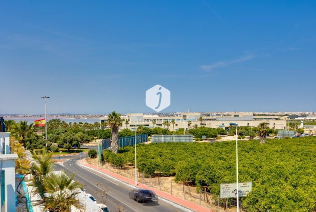Z drugiej ręki - Szalet -
Torrevieja - Los Balcones