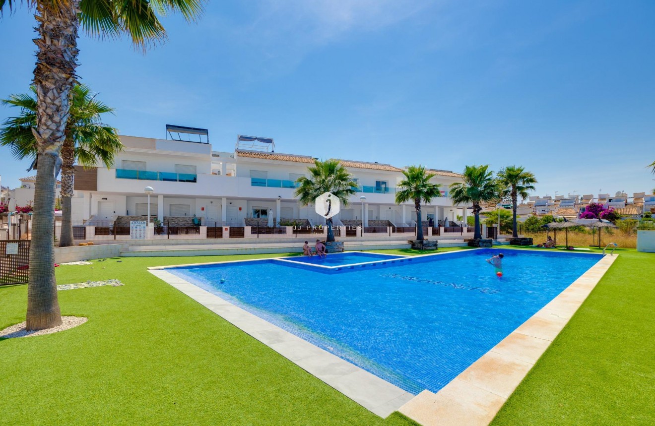 Z drugiej ręki - Szalet -
Torrevieja - Los Balcones