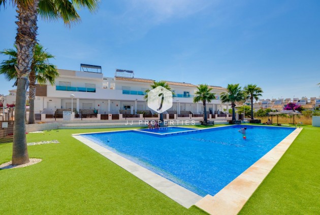 Z drugiej ręki - Szalet -
Torrevieja - Los Balcones