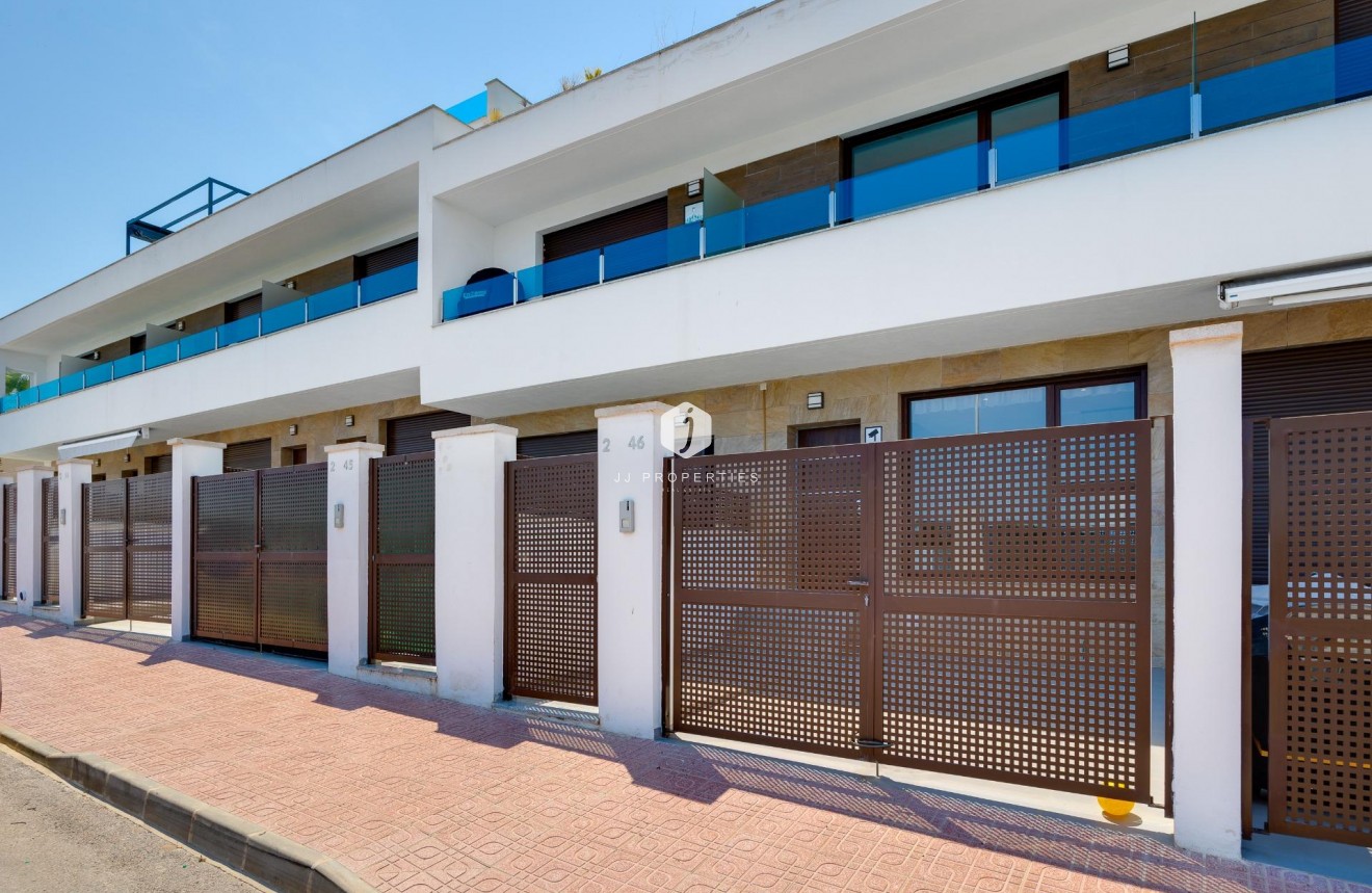Z drugiej ręki - Szalet -
Torrevieja - Los Balcones