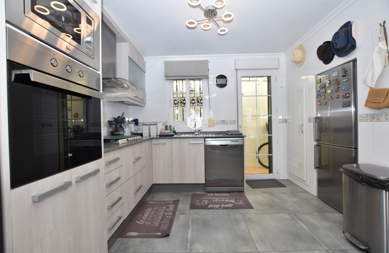 Z drugiej ręki - Villa -
Orihuela Costa - Costa Blanca