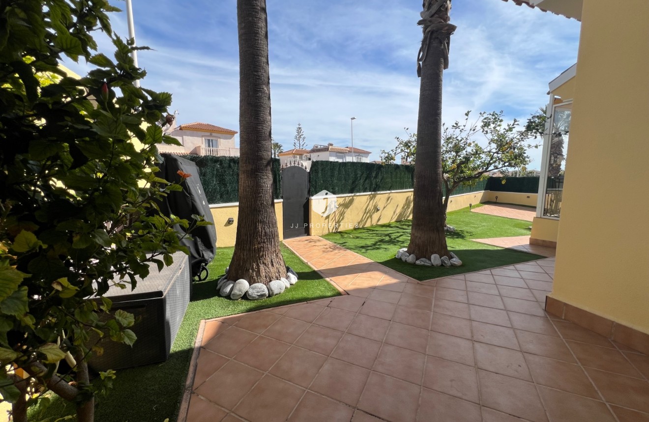 Z drugiej ręki - Villa -
Orihuela Costa - Costa Blanca