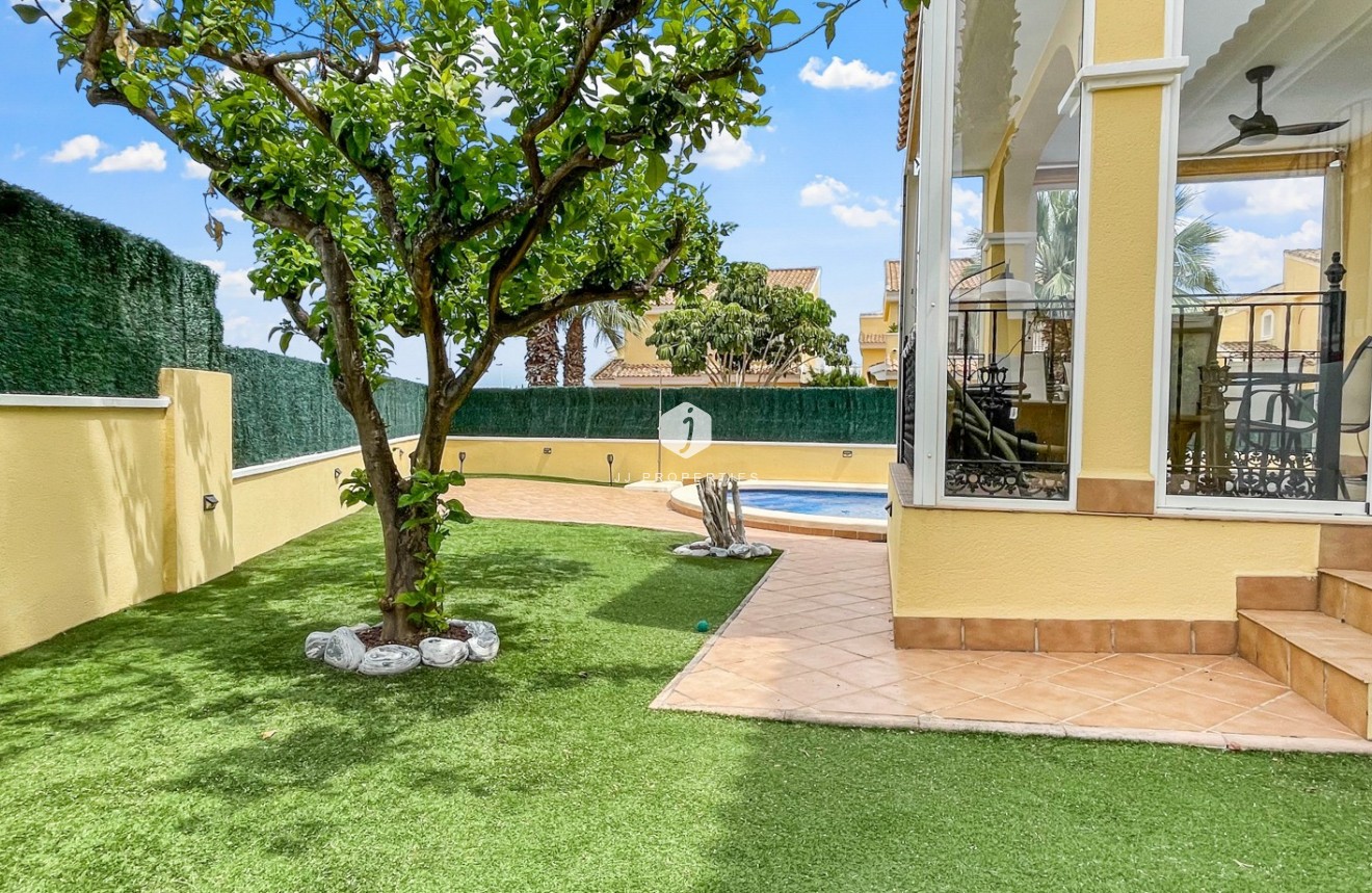 Z drugiej ręki - Villa -
Orihuela Costa - Costa Blanca