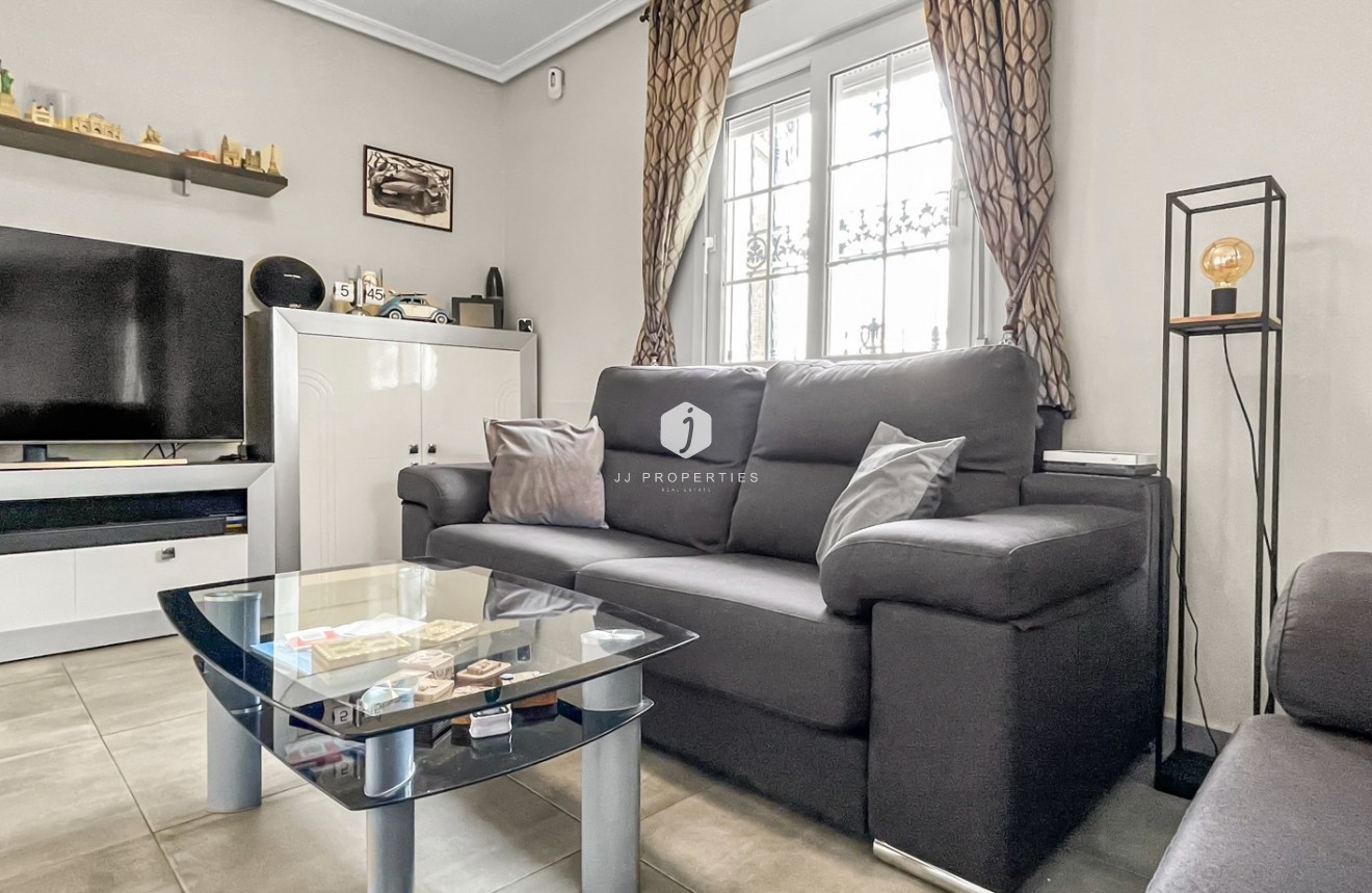 Z drugiej ręki - Villa -
Orihuela Costa - Costa Blanca