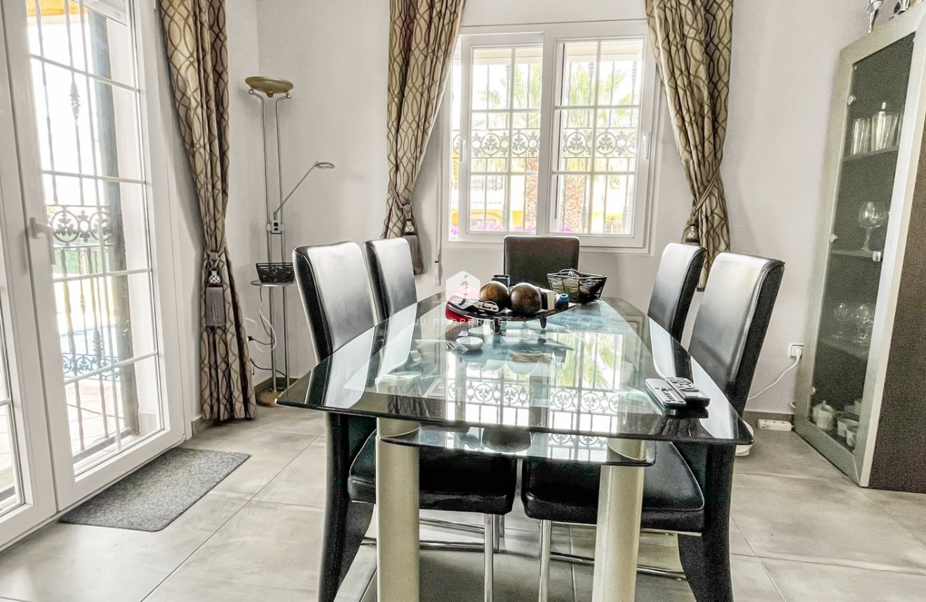 Z drugiej ręki - Villa -
Orihuela Costa - Costa Blanca