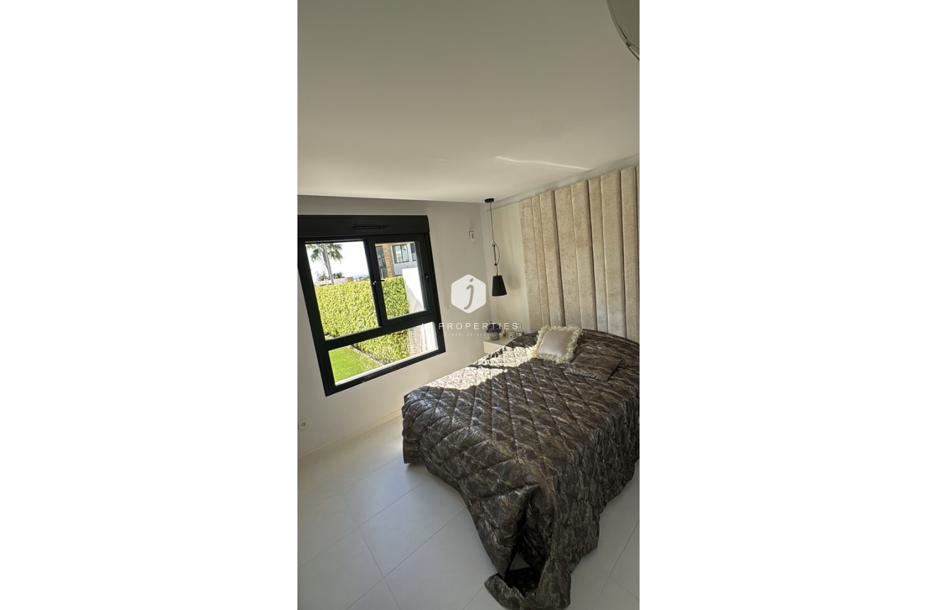 Z drugiej ręki - Dupleks -
Orihuela Costa - Costa Blanca