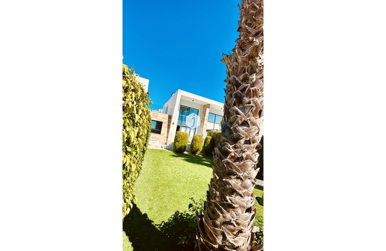Z drugiej ręki - Dupleks -
Orihuela Costa - Costa Blanca