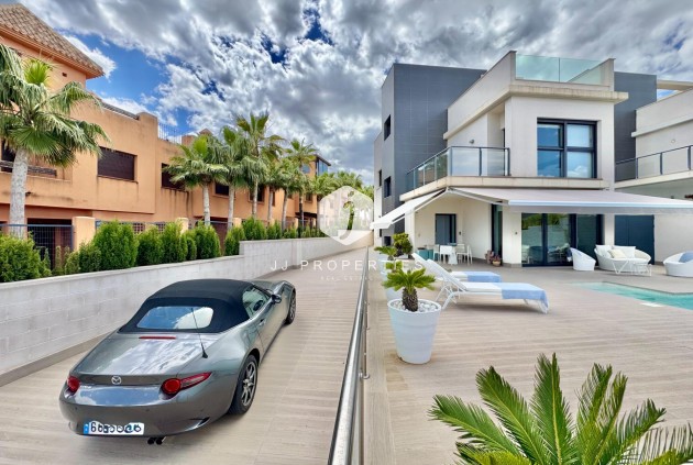 Z drugiej ręki - Villa -
San Miguel de Salinas - Bellavista