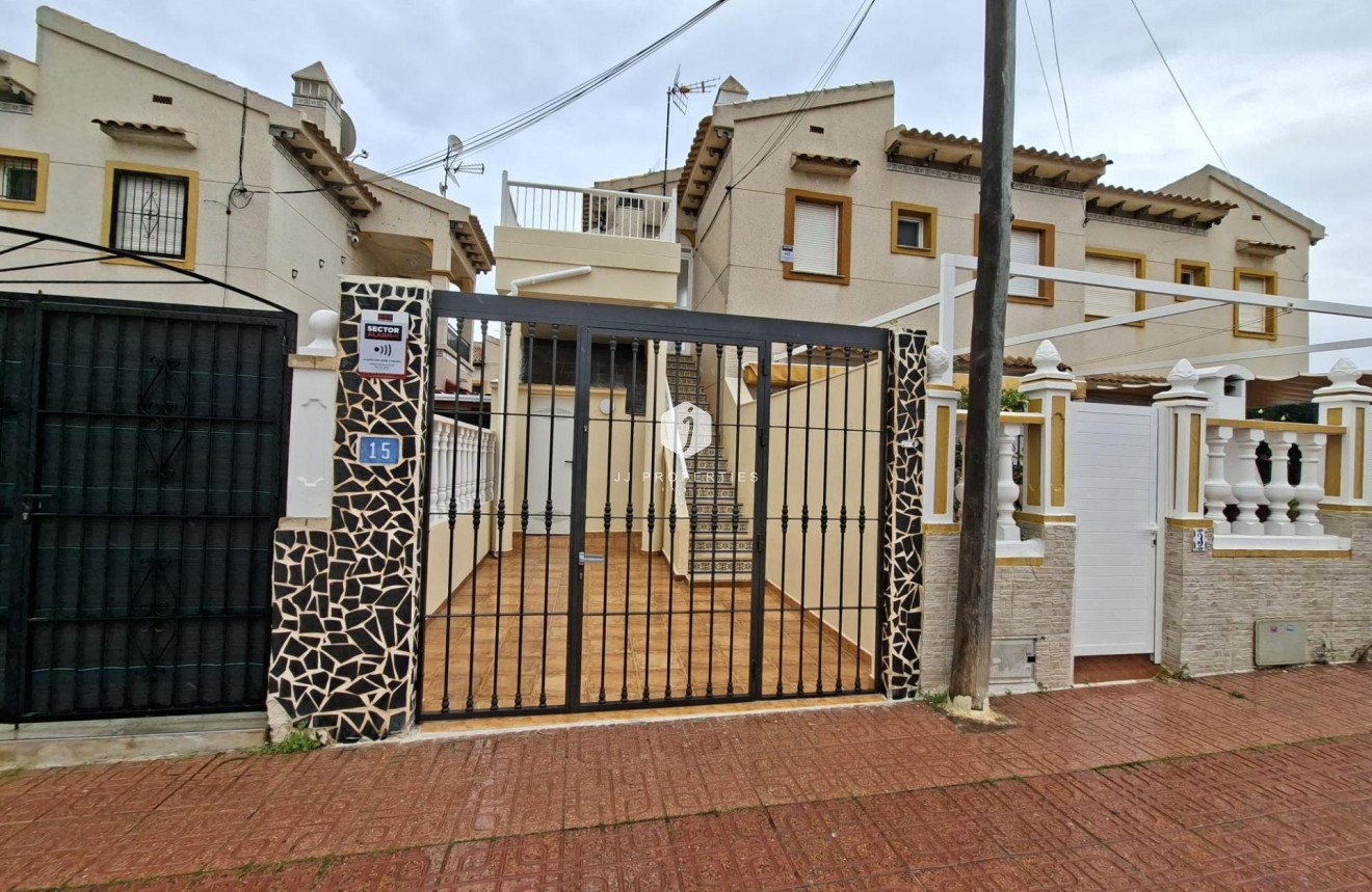 Z drugiej ręki - Bungalow -
Orihuela Costa - Punta Prima