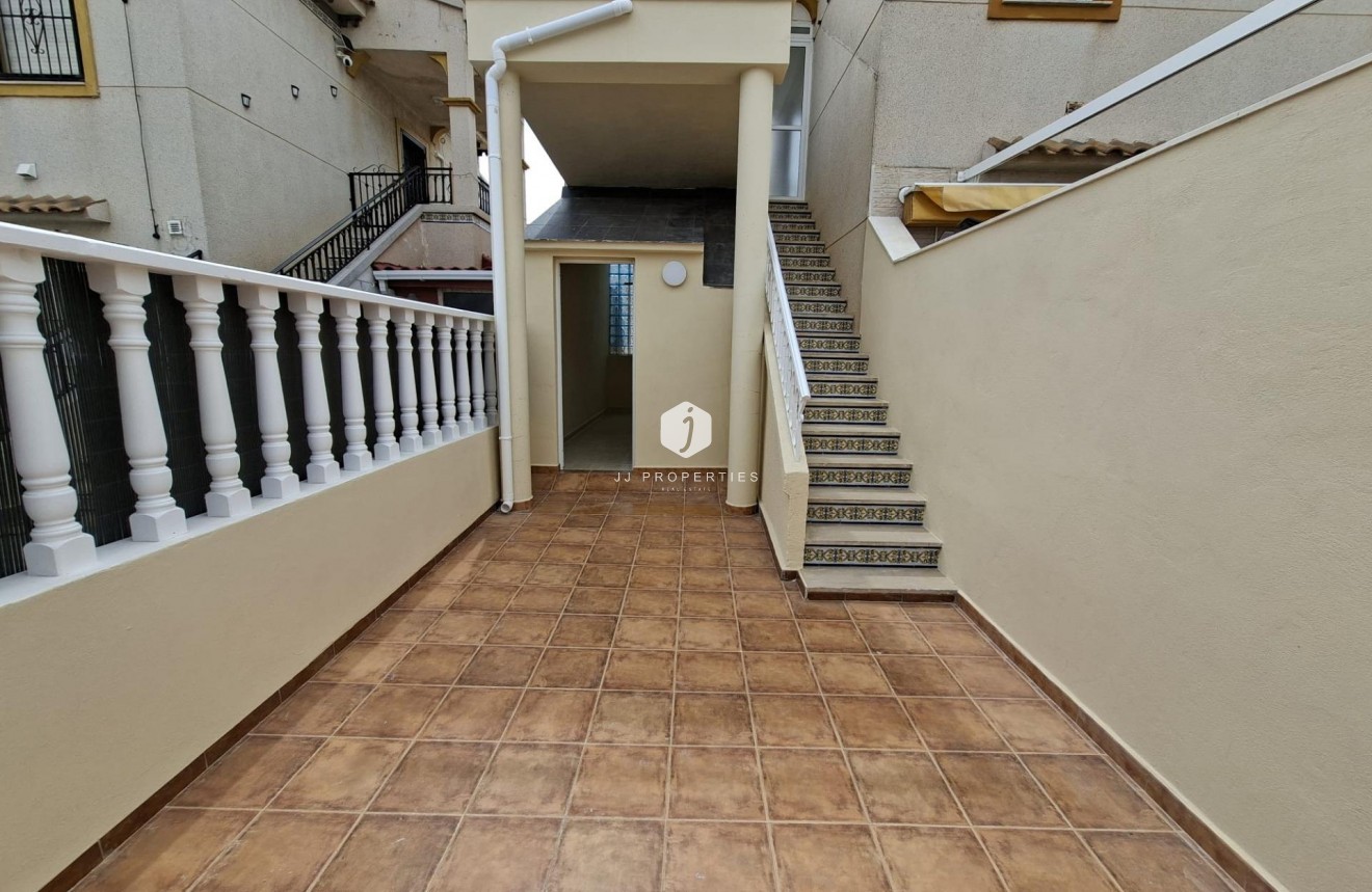 Z drugiej ręki - Bungalow -
Orihuela Costa - Punta Prima