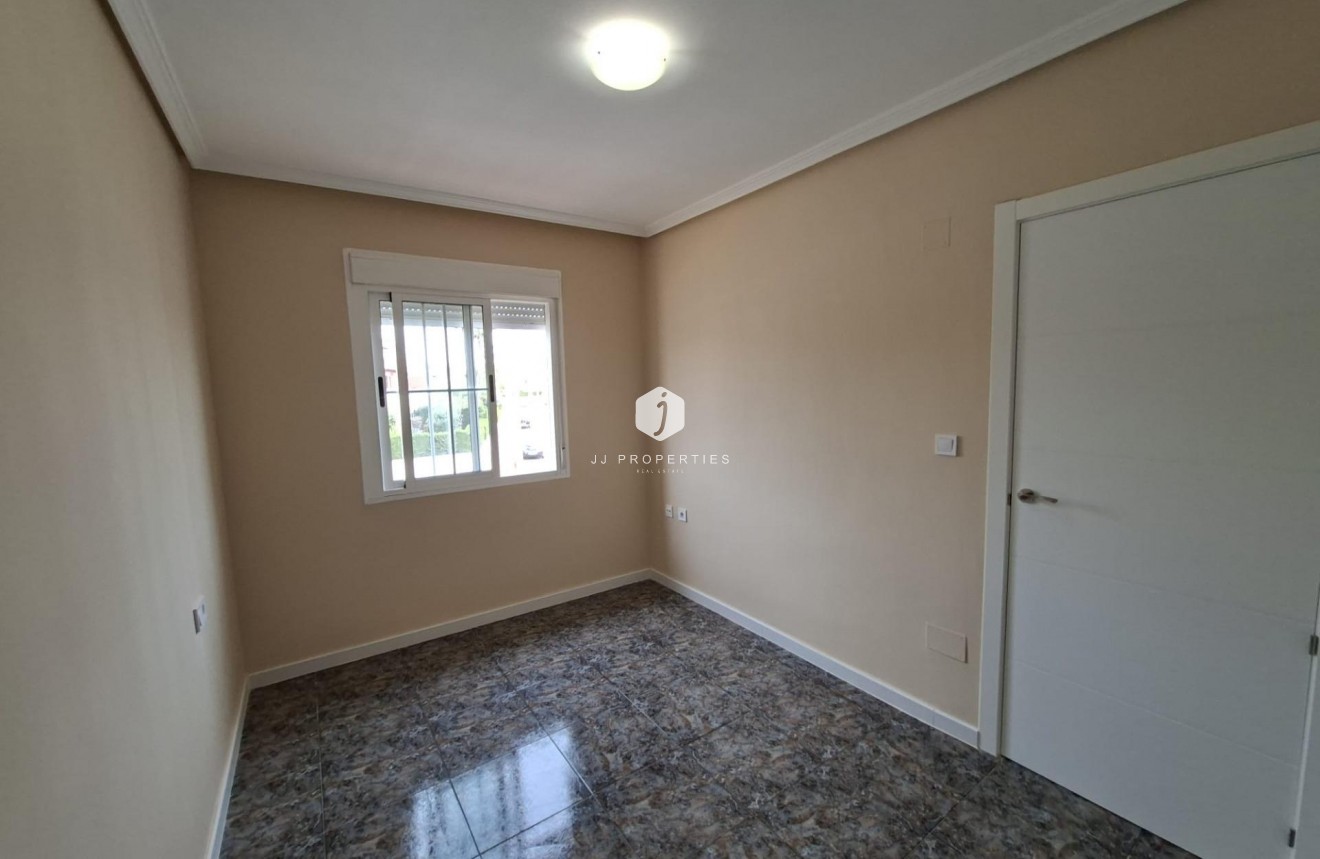 Z drugiej ręki - Bungalow -
Orihuela Costa - Punta Prima