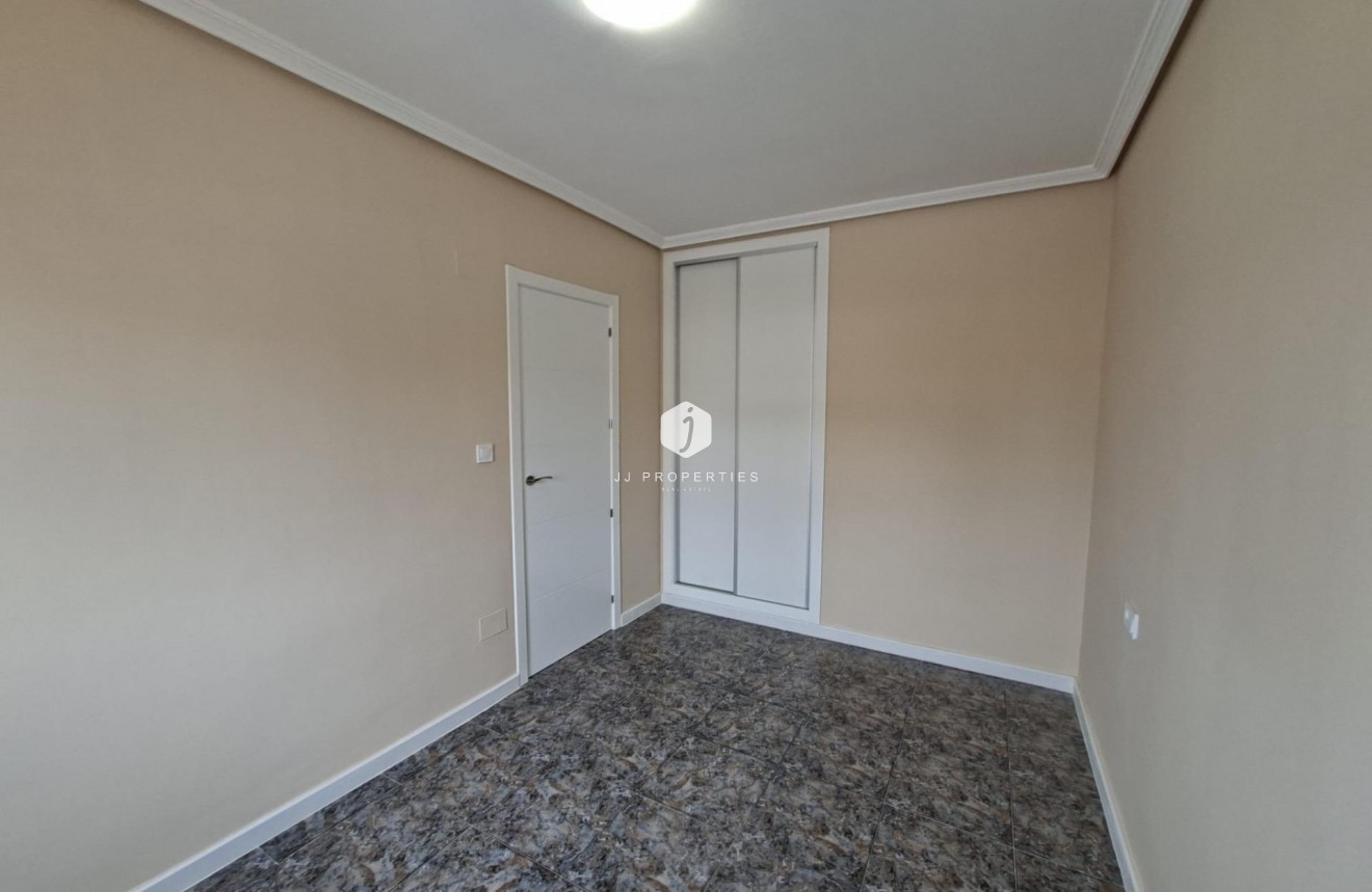 Z drugiej ręki - Bungalow -
Orihuela Costa - Punta Prima