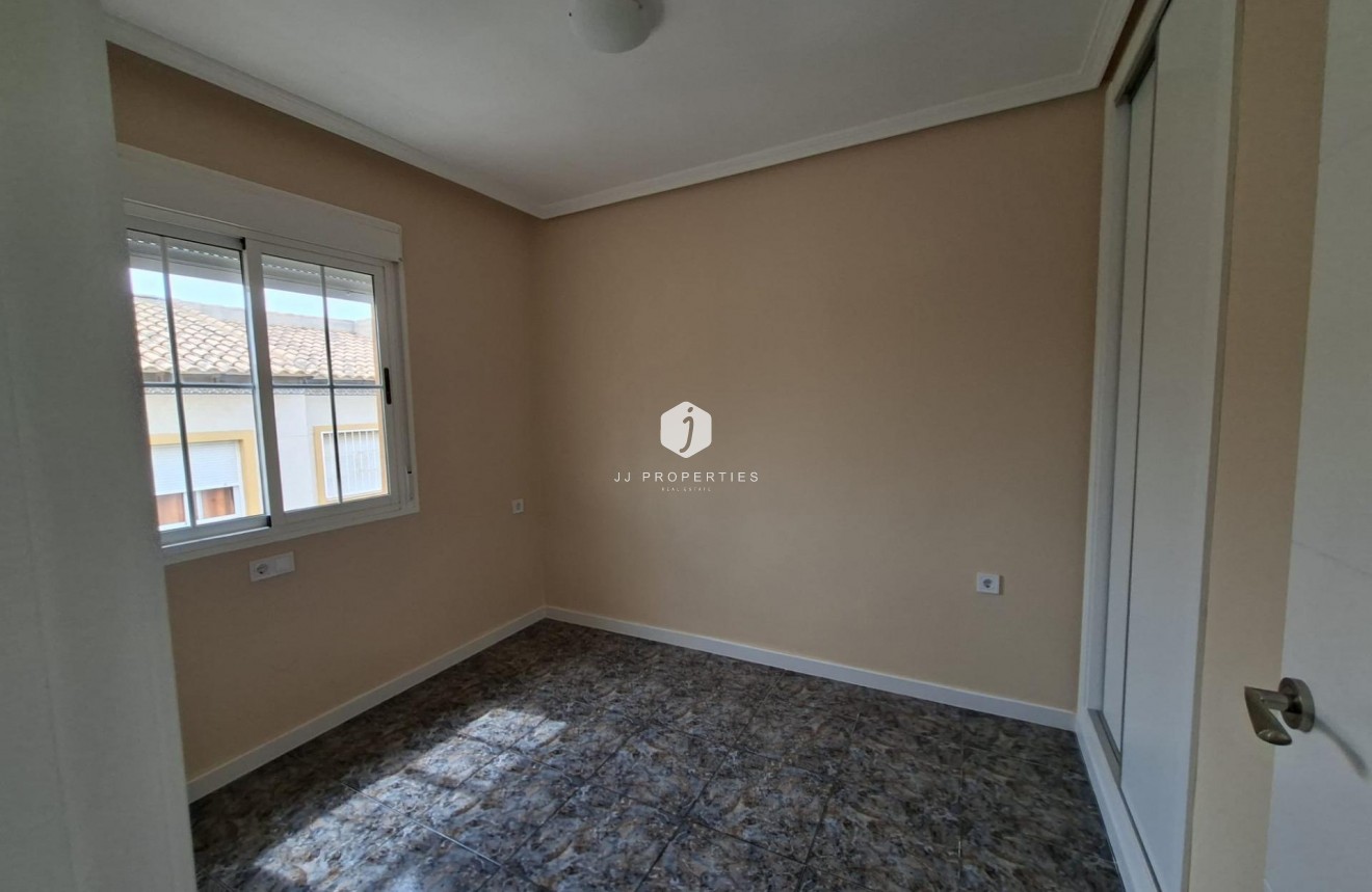 Z drugiej ręki - Bungalow -
Orihuela Costa - Punta Prima