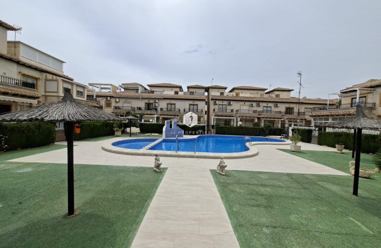 Z drugiej ręki - Bungalow -
Orihuela Costa - Punta Prima