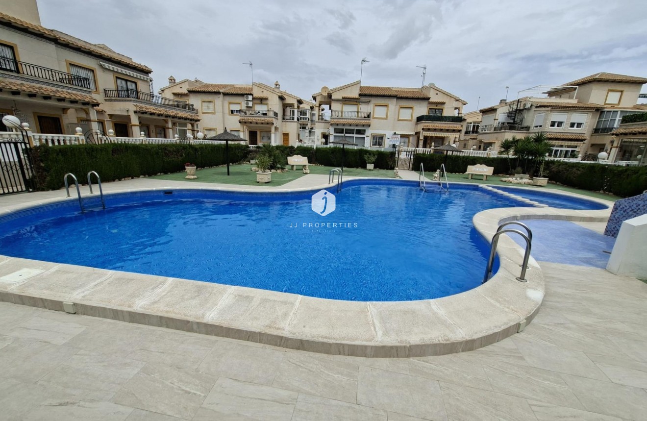 Z drugiej ręki - Bungalow -
Orihuela Costa - Punta Prima