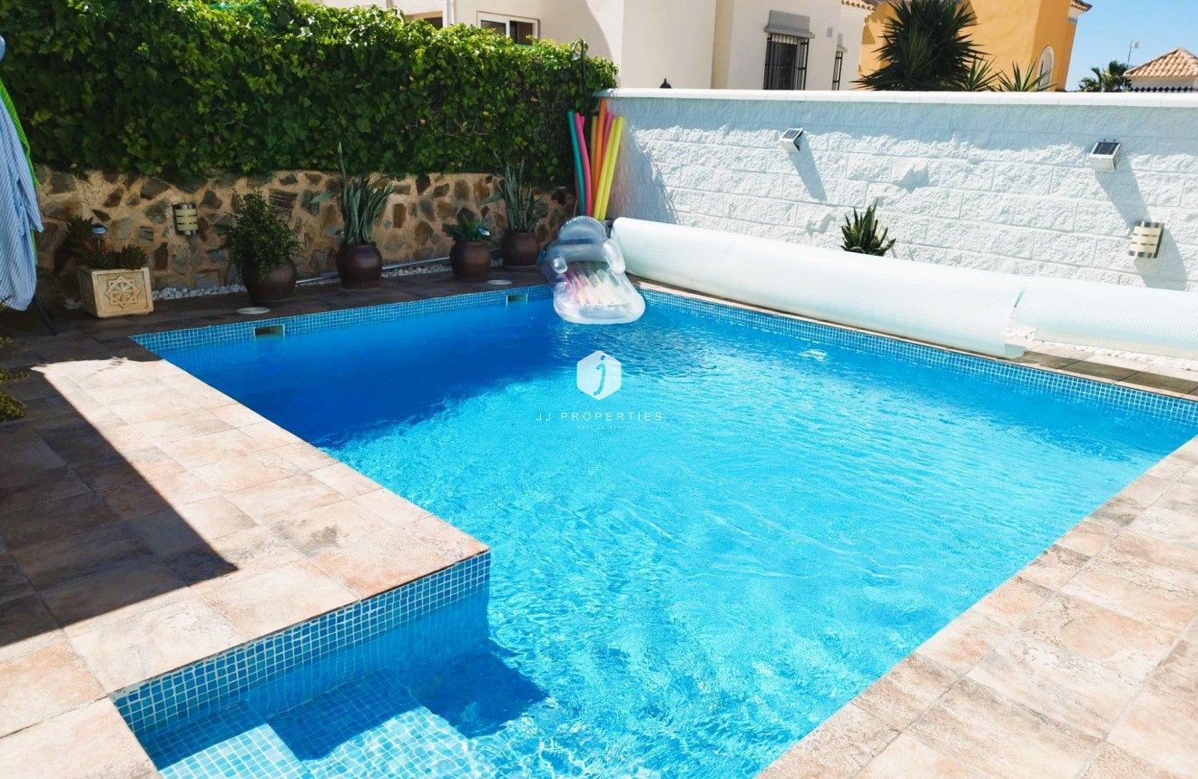 Aus zweiter Hand - Villa -
San Miguel de Salinas - Inland