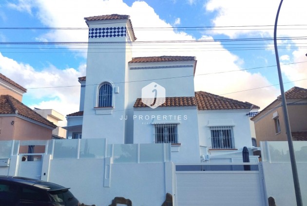 Aus zweiter Hand - Villa -
San Miguel de Salinas - Inland