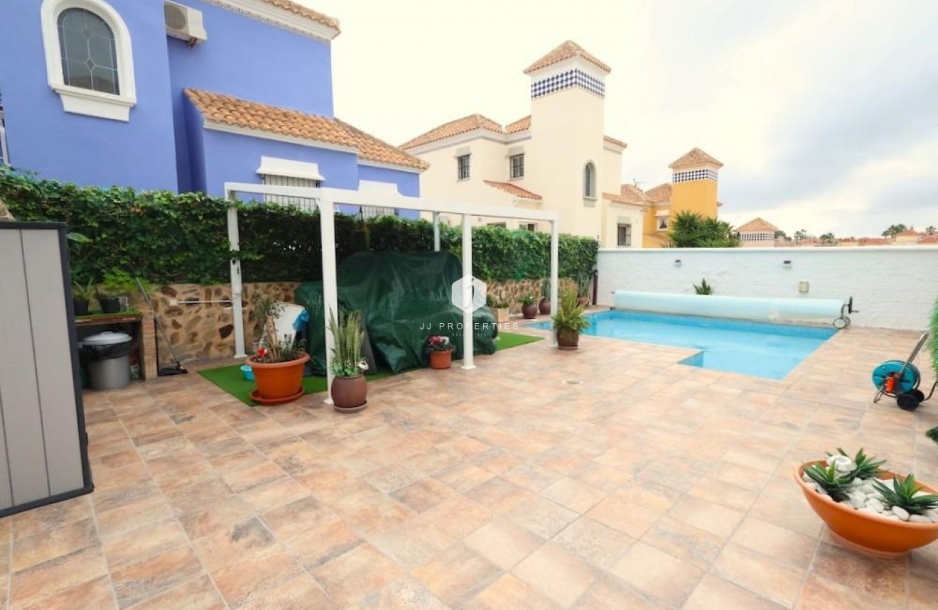 Aus zweiter Hand - Villa -
San Miguel de Salinas - Inland