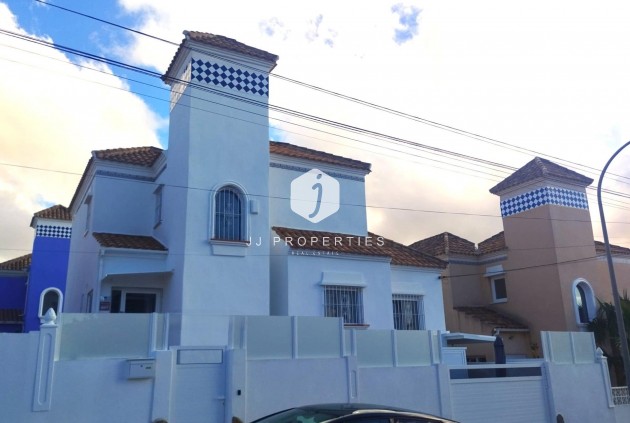 Aus zweiter Hand - Villa -
San Miguel de Salinas - Inland