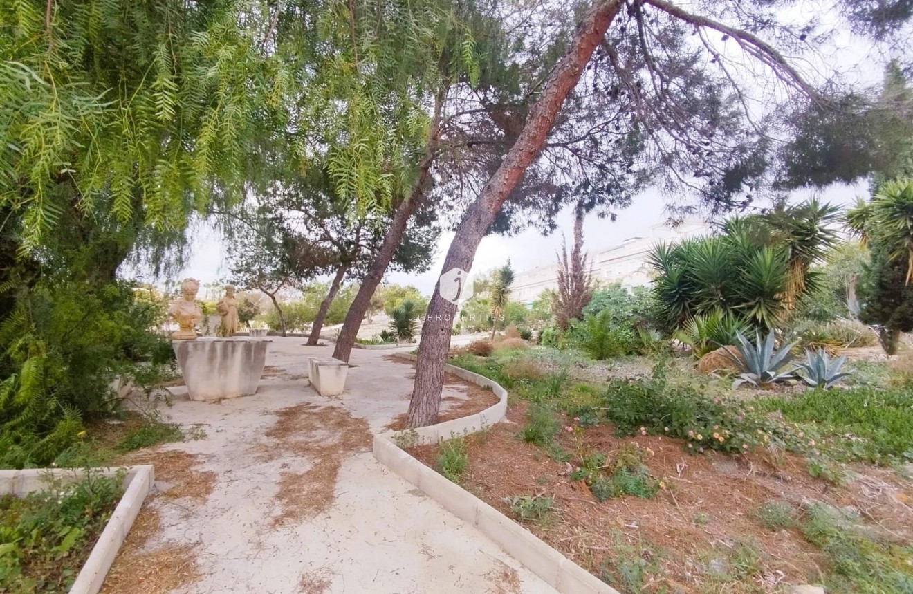Aus zweiter Hand - Villa -
San Miguel de Salinas - Inland