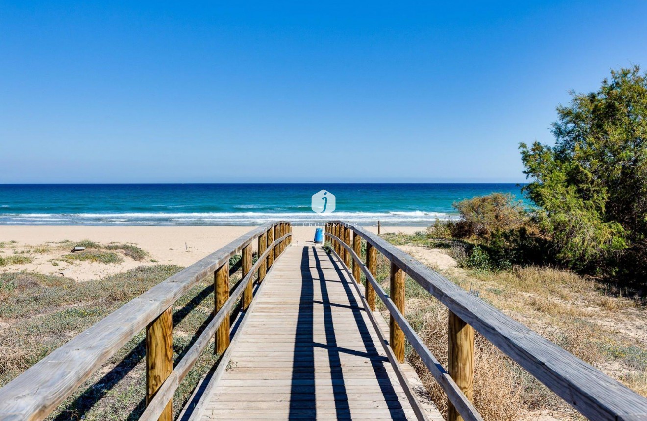 Aus zweiter Hand - Villa -
San Fulgencio - La Marina
