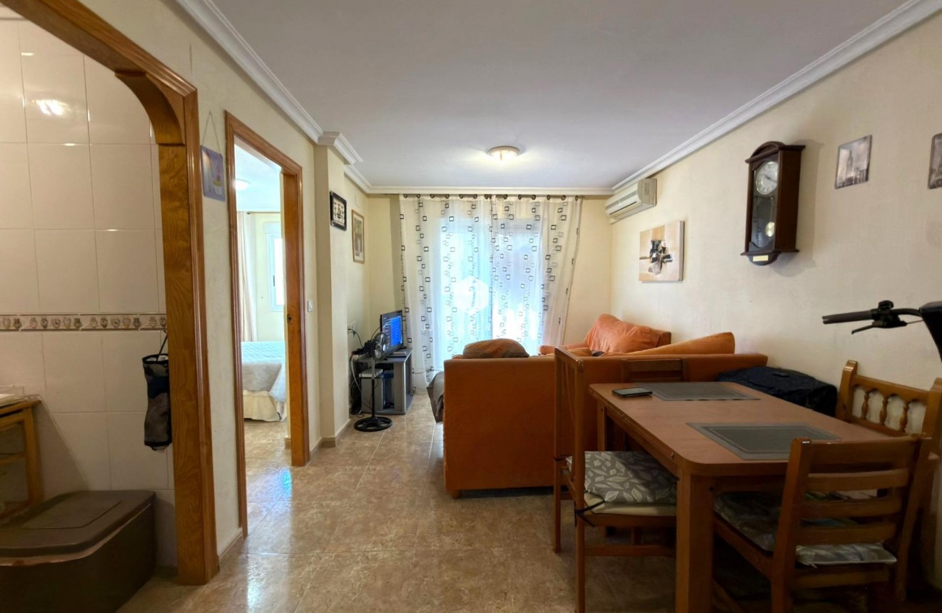 Z drugiej ręki - Mieszkanie w bloku -
Torrevieja - Curva Del Palangre