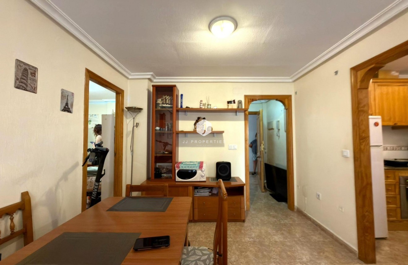 Z drugiej ręki - Mieszkanie w bloku -
Torrevieja - Curva Del Palangre