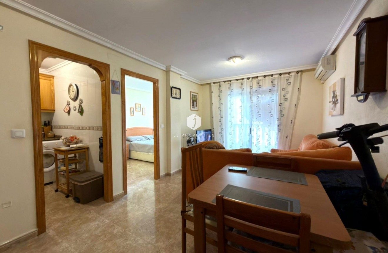 Z drugiej ręki - Mieszkanie w bloku -
Torrevieja - Curva Del Palangre