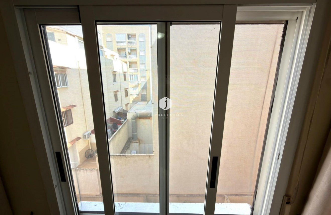 Z drugiej ręki - Mieszkanie w bloku -
Torrevieja - Curva Del Palangre