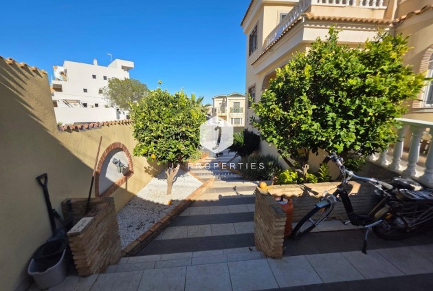 Segunda mano - Villa -
Orihuela Costa - Villamartín-las Filipinas